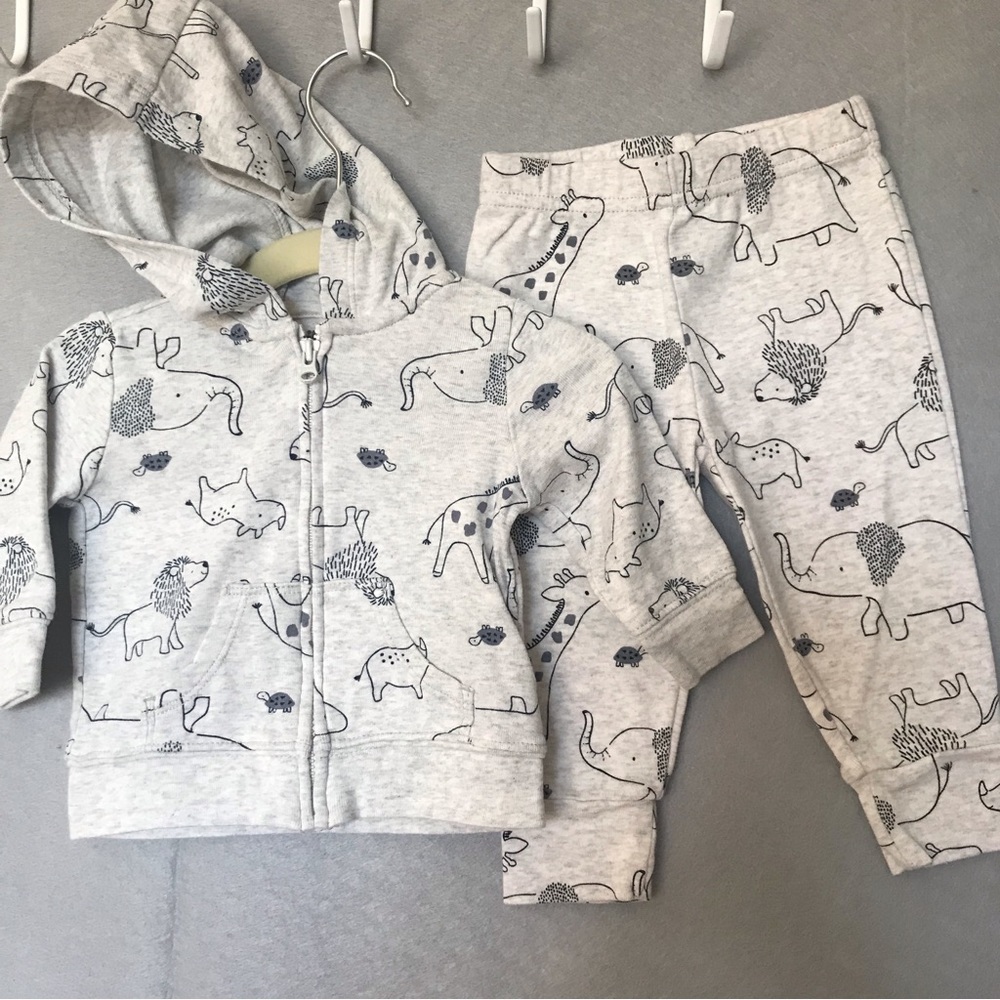 Carter’s 2 piece sweater and pants set size 0-3 months